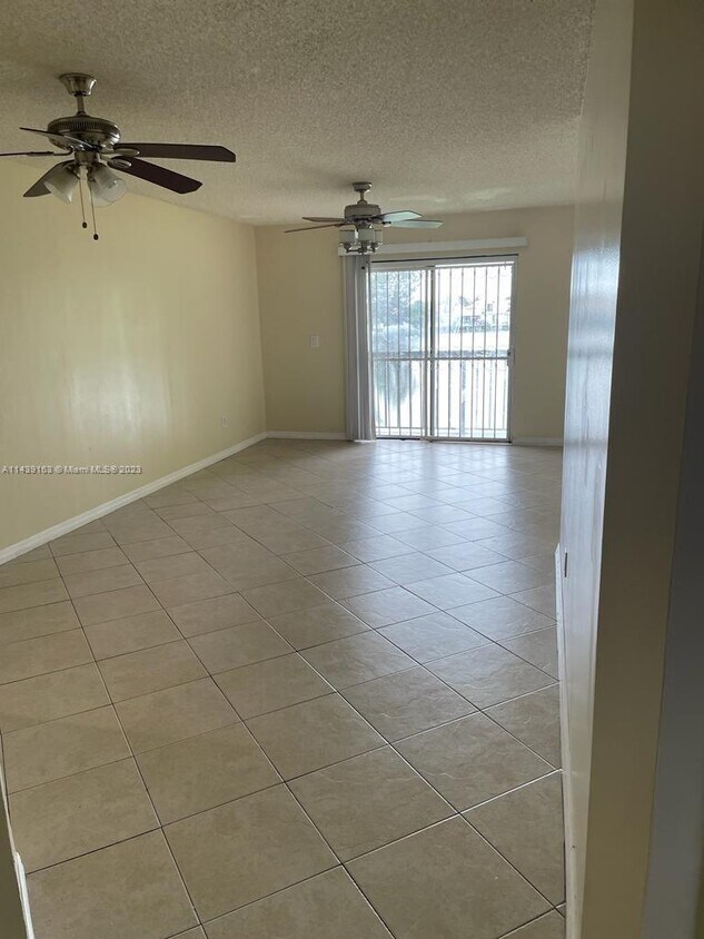 Building Photo - 2510 W 67th Pl