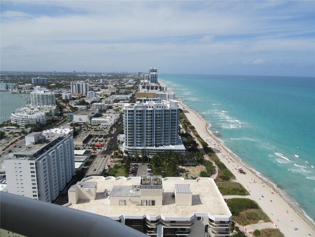 Foto del edificio - 6365 Collins Ave