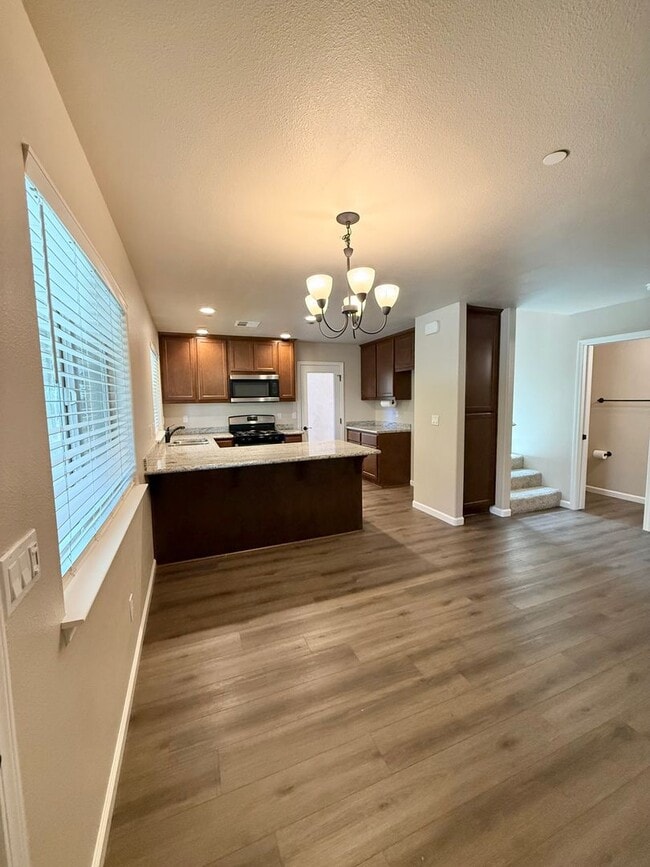 Building Photo - Move In Ready 3 Bed 2.5 Bath!!!