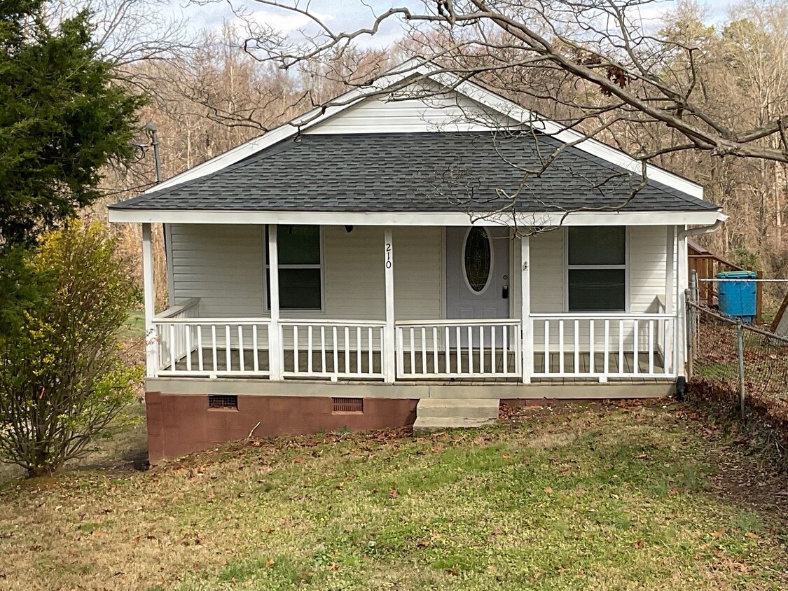 Foto principal - Charming Renovated Home in Belmont!