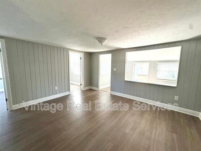 Foto del edificio - 4611 N Hubert Ave