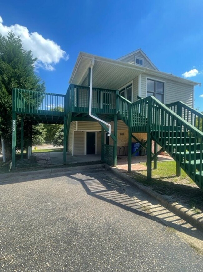 Foto del edificio - Cute Beach Style Home in Fayetteville