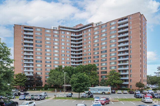 Building Photo - Stratford at Southern Towers