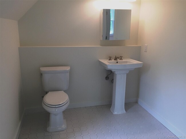 Foto del edificio - 2130 Hunterbrook Rd