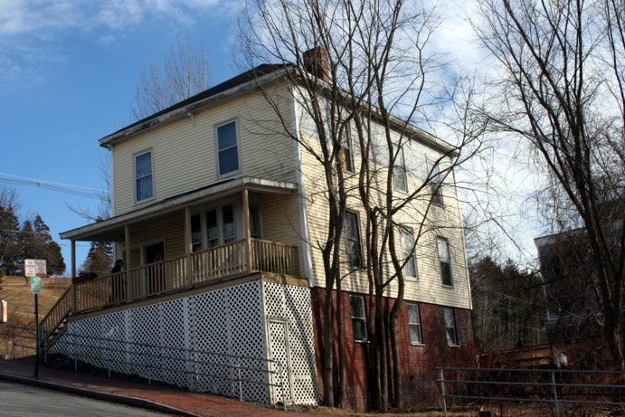Primary Photo - 210 Valley St