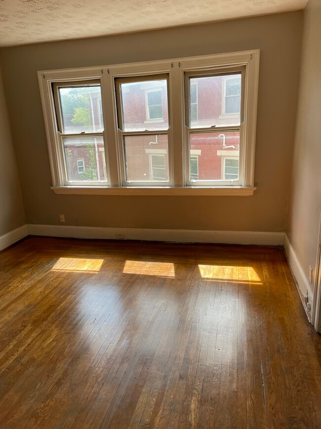 Building Photo - 5 E Mitchell Ave