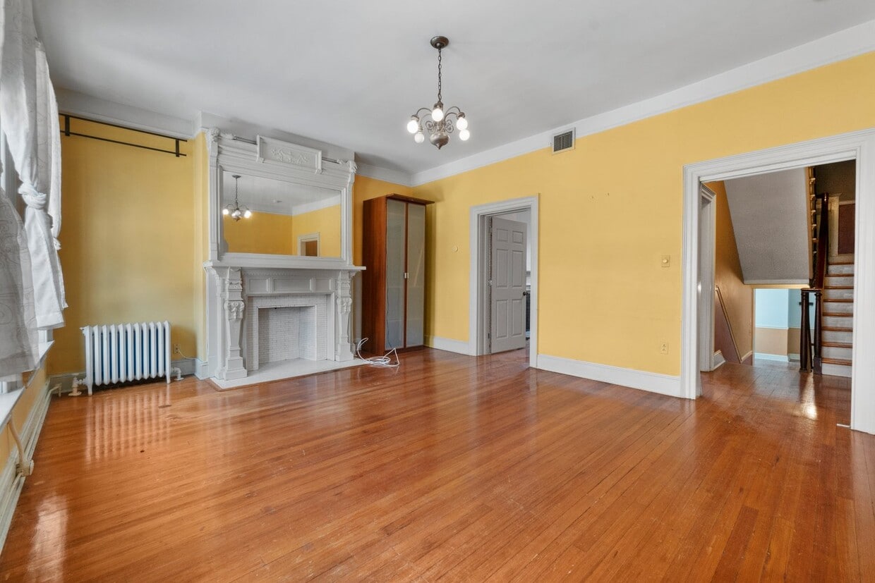 Primary Photo - 817 N Howard St