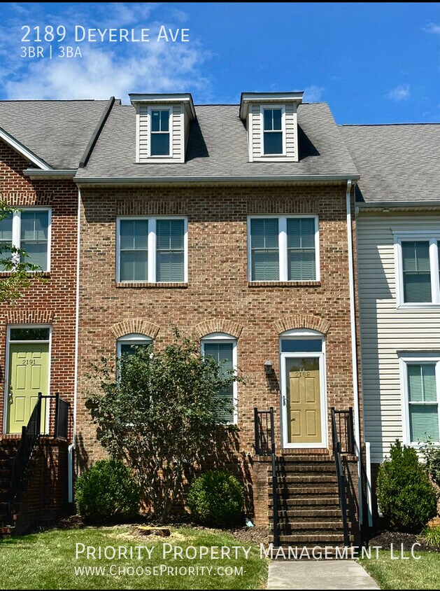 Classic 3 Bed 2.5 Bath Townhome House Rental in Harrisonburg, VA