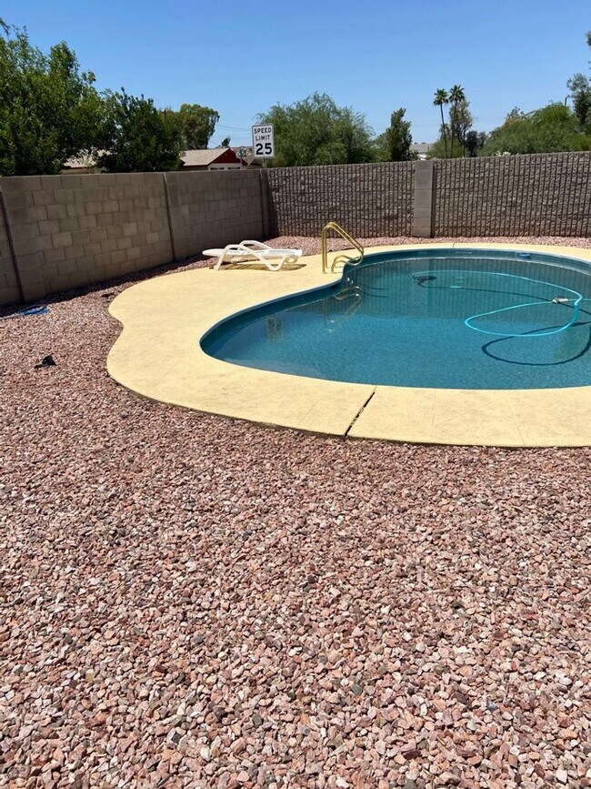 Foto del edificio - Available June, 2026  ASU   REMODELED -  5BR/2BA HOUSE SWIMMING POOL, BUILT IN FIRE-PIT,  BEAUTIF...