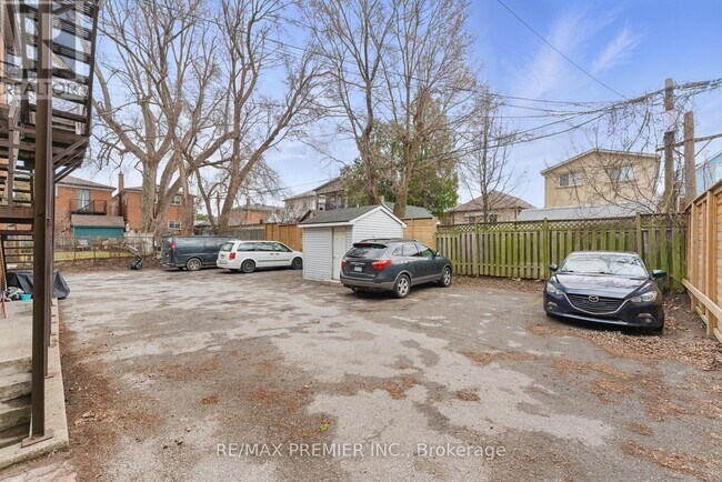 Building Photo - 9 Bracebridge Ave