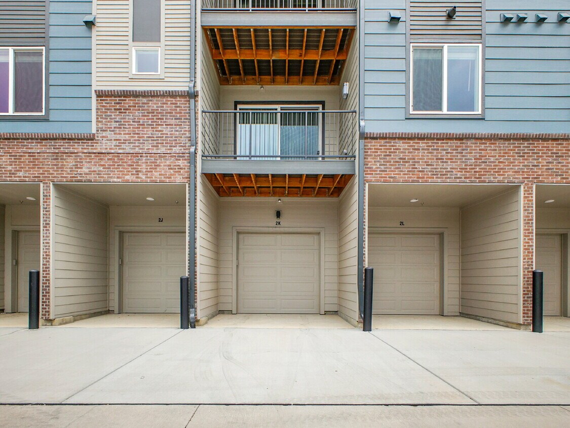 Primary Photo - $2,195 - 2 Bed, 2 Bath Condo in Broomfield...