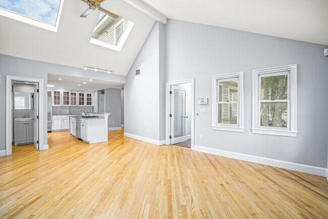 Building Photo - 11 Elmwood Ave