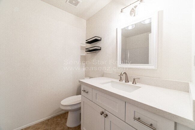 Building Photo - 5481 W Echo Ln