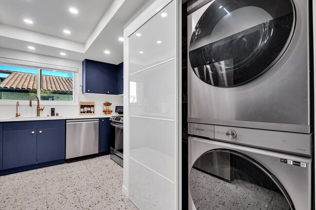 Foto del edificio - 745 Main St