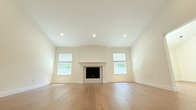 Building Photo - Modern 3-Bedroom Retreat in West Hills wit...