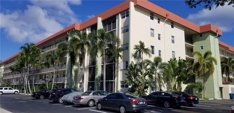 Foto del edificio - 5300 NE 24th Ter
