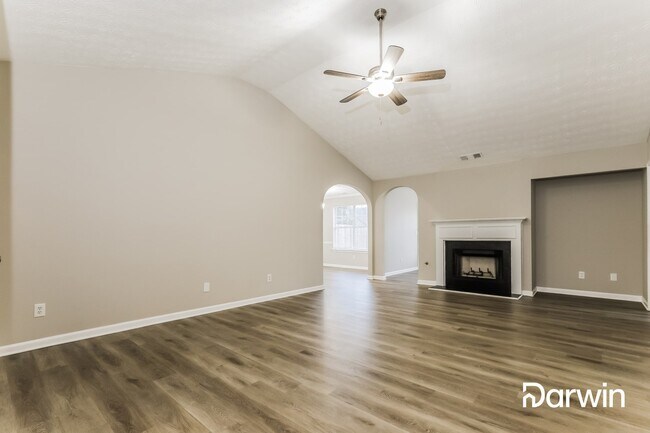 Building Photo - 1535 Logan Ln