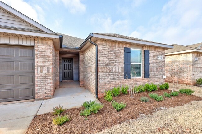 Building Photo - 10508 SW 41st Pl