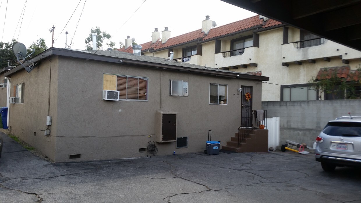 Foto del edificio - 10153 Samoa Ave