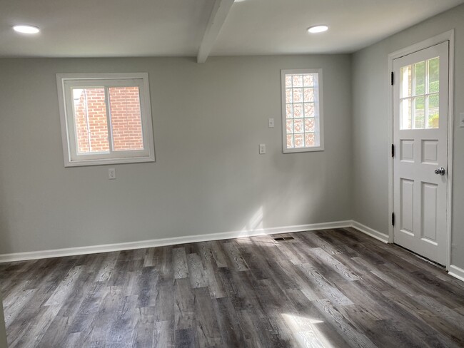 dining area - 126 Sunrise Dr