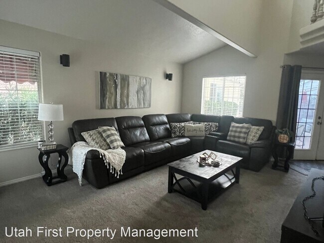 Foto del edificio - 3 br, 3 bath House - 485 W Diagonal St Uni...