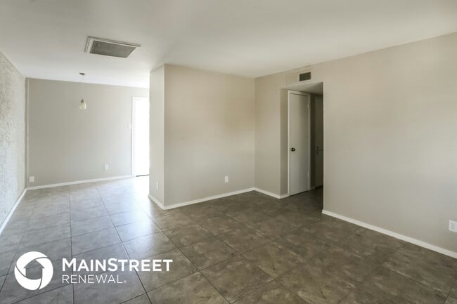 Foto del edificio - 8209 S 24th Way