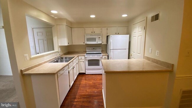 Building Photo - 20521 Shadyside Way