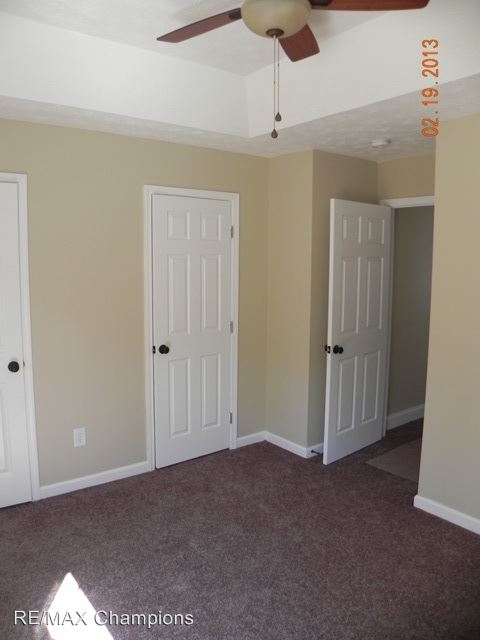 Building Photo - 420 8th Ave