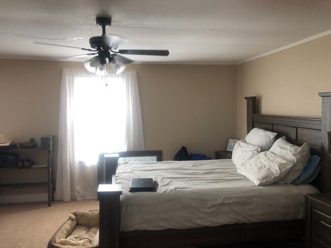 Foto del edificio - 4604 Illinois Ave Unit B