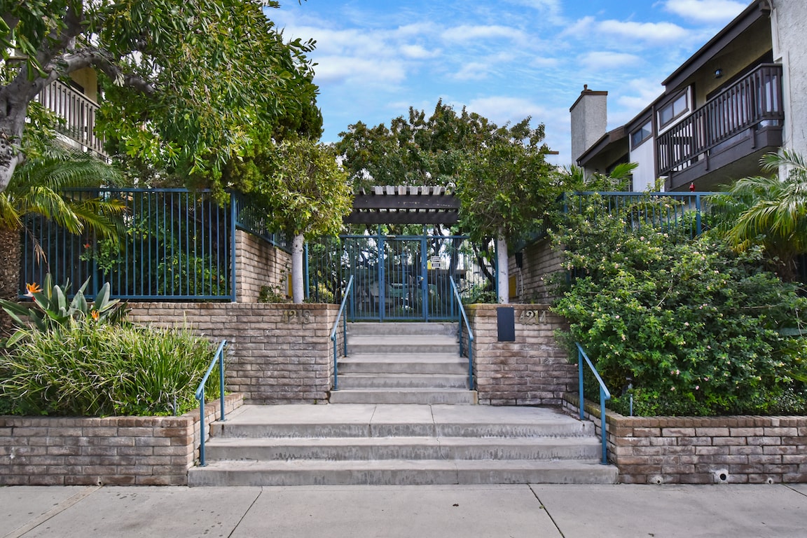 11621 Acama St, Studio City, CA 91604 Townhome Rentals in Studio City