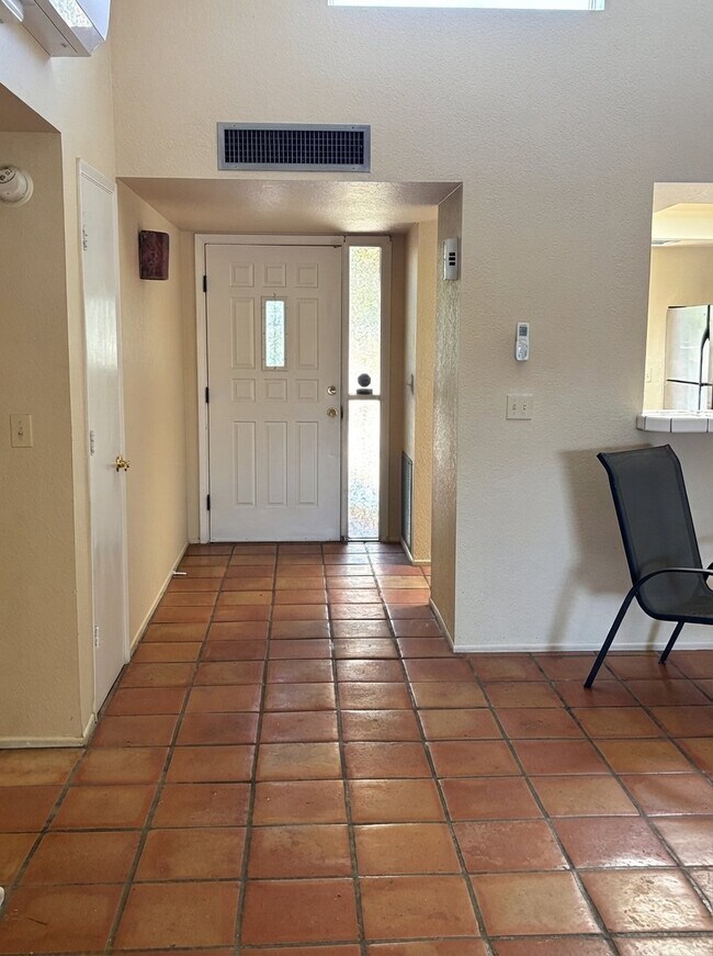 Building Photo - 1401 S Moonlight Dr