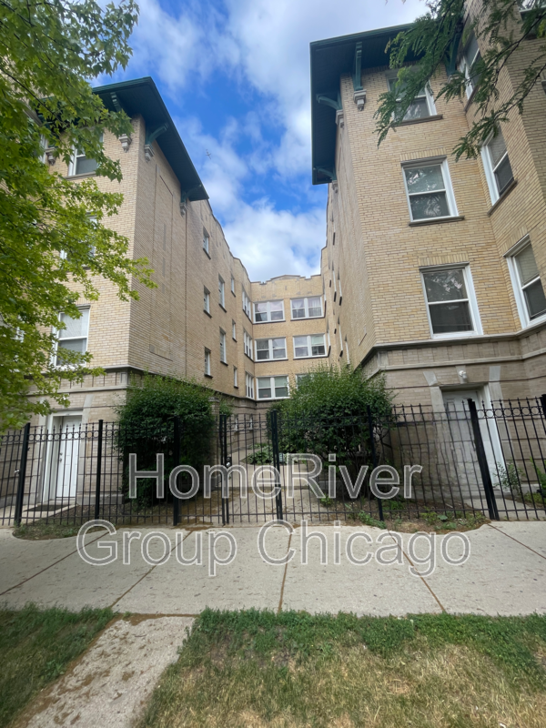 Foto del edificio - 4748 N Albany Ave