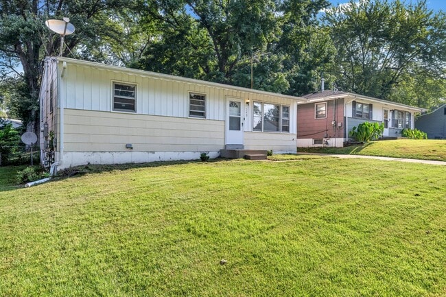 Building Photo - 243 Reasor Dr