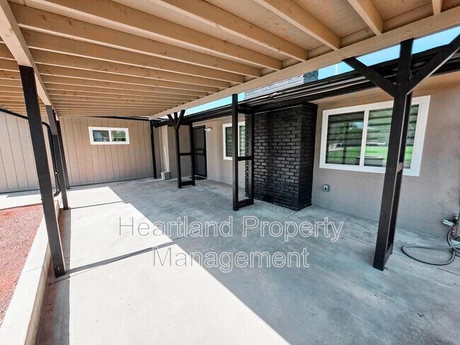 Building Photo - 640 Claydelle Ave