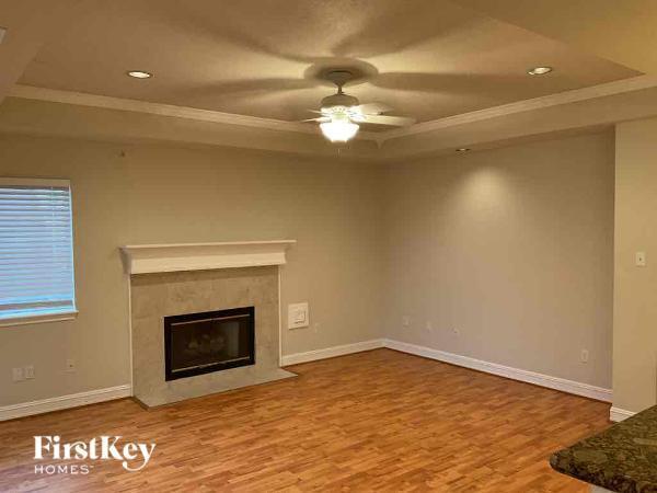 Building Photo - 112 Golfview Ct