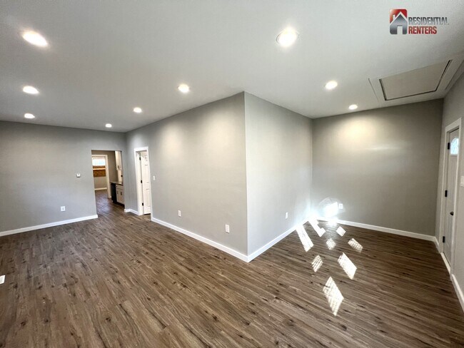 Building Photo - 2223 N Buffum St