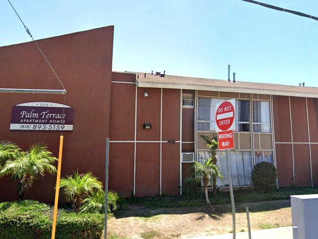 Foto del edificio - 15116 Parthenia St