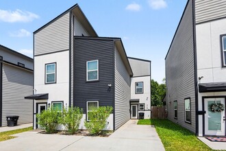 Building Photo - 8159 Tate St