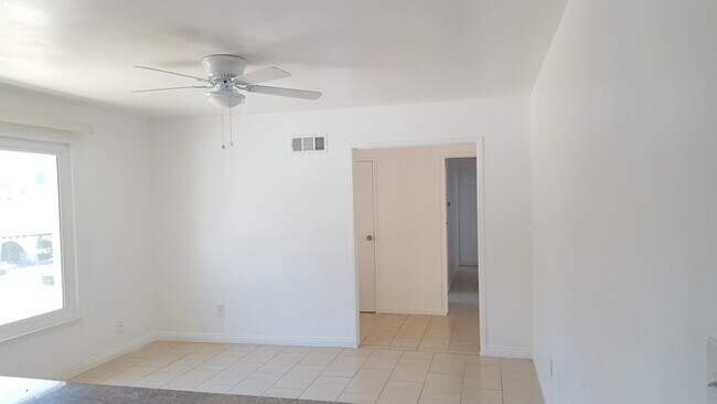 Building Photo - University City 3bd/2bth Single story Hous...