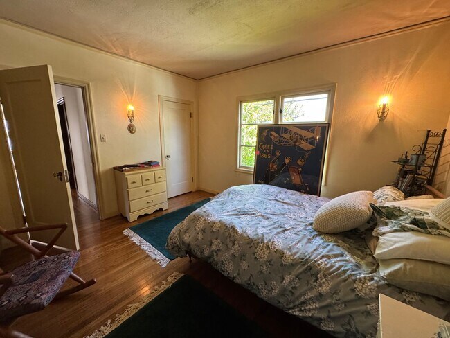 Foto del edificio - Spacious Spanish-Styled 3Bed/2Bath SFH For Rent in the Desirable City of Alameda, Ca!!!