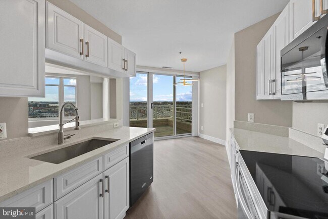 Foto del edificio - 100 Harborview Dr