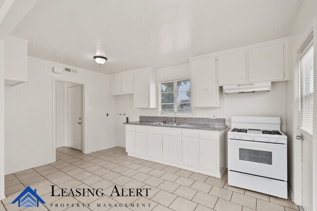 Building Photo - 214 E Ave J-12