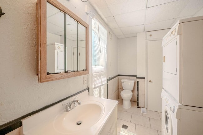 Foto del edificio - 819 Oakland Dr