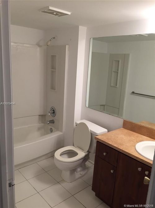 Foto del edificio - 3212 Coral Lake Ln