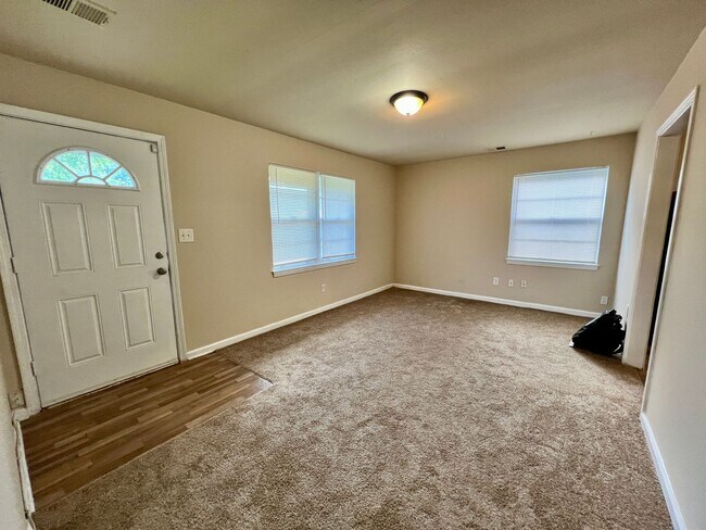 Foto del edificio - Newly refreshed 2bdr/1bdt house in Kansas ...