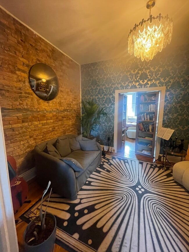 Foto del edificio - 241 Carlton Ave