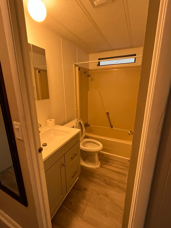 Foto del edificio - 4534 Charter St