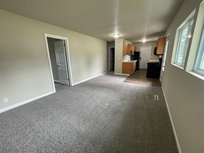 Building Photo - 3 Bedroom Fully Remodeled Marshalltown