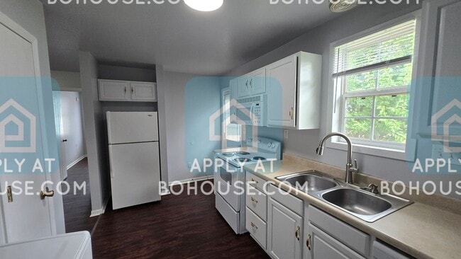 Building Photo - 600-610 OLDFATHER ST