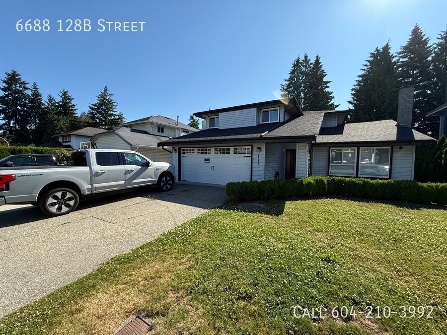 Photo principale - Spacious Home with Private Yard